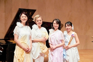 動画で演奏した４人。左から木内佳苗さん、大嶋有加里さん、平田里子さん、浜まゆみさん（提供）