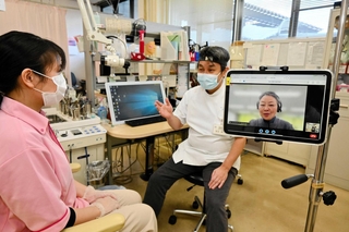 受診時にオンラインの医療通訳を利用できる市立加西病院＝加西市北条町横尾１