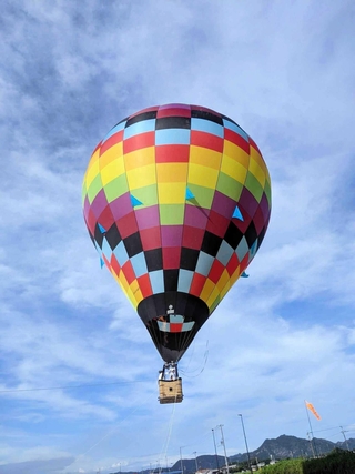 加西市で体験できる熱気球ライド（市観光協会提供）