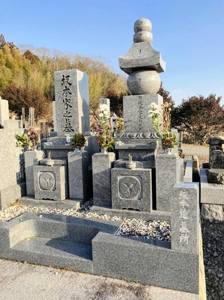 坂本遼の墓所＝加東市横谷