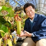 食虫植物の栽培、普及を支えた功績が評価された土居寛文さん＝県立フラワーセンター