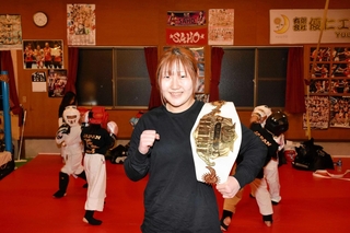 ＮＪＫＦミネルヴァ・スーパーバンタム級王者になった安黒珠璃選手＝闘神塾