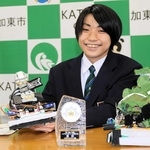 第１回ご当地子どもロボコン全国大会で優勝した山崎楓都さん＝加東市役所