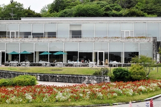 ５月末に閉店するレストラン「レストハウス　フルーリ」＝県立フラワーセンター