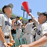 劇的なサヨナラ勝ちに歓喜する小野の応援席＝ほっともっとフィールド神戸