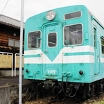 鍛冶屋線記念館と列車＝多可町中区鍛冶屋