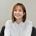 「市議会に関心を持って」と話す平田真実議長＝小野市役所