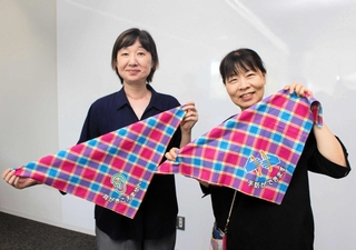 聴覚障害者を支援する「にしわき防災バンダナ」＝西脇市役所