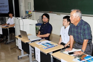 地元の歴史や先人の思いを学ぶ地域学習について語る（右端から）岸本清明さん、小倉蒼太郎さん、宮苑聖輝さん＝加東市下久米