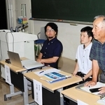 地元の歴史や先人の思いを学ぶ地域学習について語る（右端から）岸本清明さん、小倉蒼太郎さん、宮苑聖輝さん＝加東市下久米