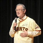 米大リーグの経験などを話す村上雅則さん＝西脇市下戸田