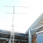 屋上に設置された大型アンテナ＝多可町役場