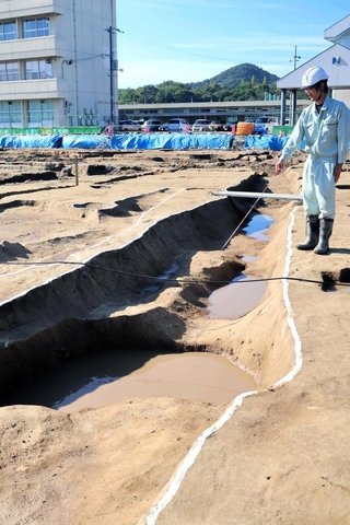 平安時代から室町時代の集落を区切った区画溝＝加東市下滝野
