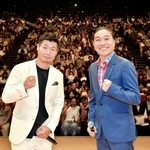 西脇市制２０周年を記念してトークした長谷川穂積さん（左）とトータス松本さん＝オリナスホール