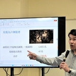 対馬丸事件について話す北浦基広さん＝中番小学校