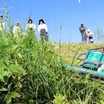 ラジコン草刈り機、農家に貸し出し　急斜面でも安全、負担軽減に期待　東播土地改良区