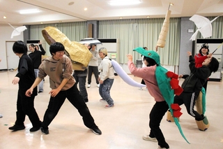 稽古に励む出演者たち＝多可町加美区豊部