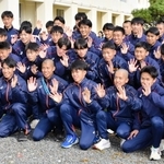 ２連覇を飾り、全国大会出場を決めた西脇工男子＝丹波篠山市内