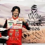 ダカール・ラリーに出場する藤原慎也さん＝西脇市役所