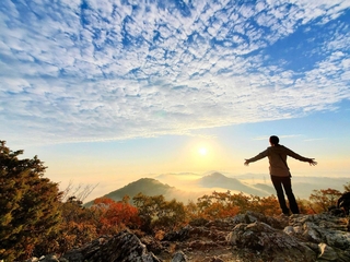 ｙ．ｉ．１１１８さんの「美しい朝」＝１１月２４日、小野アルプス