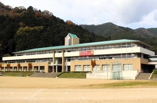加美中学校＝多可町加美区豊部