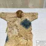 一柳家に伝わる桃山時代の「白地菱文絞染具足下着」＝好古館