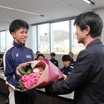 西脇工高・男子陸上部　3年ぶり入賞を市長に報告、全国高校駅伝で6位に