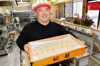 「加西に移住して人生が豊かになった」と語る桐谷尚幸さん＝加西市北条町西高室