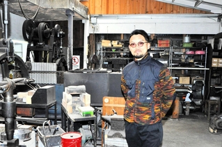 「職人が主体の里山に」と温泉津町での未来図を描く小林新也さん＝小野市西本町