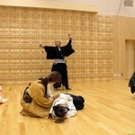 熱心に稽古に励むメンバー＝多可町中区岸上