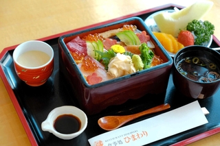 小野向日葵ホテルの「ひな祭り膳」（小野市提供）