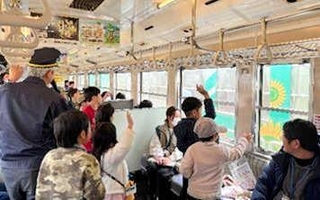昨年度の北条鉄道での見学会（北播磨県民局提供）