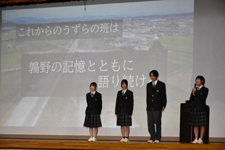 日頃の活動内容や研究テーマを発表する北条高校の生徒たち＝同校