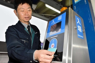 北条鉄道に導入された交通系ＩＣカードの乗車専用改札機＝北条鉄道北条町駅