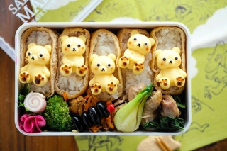 かわいいクマが並ぶ蒸し卵弁当（提供）