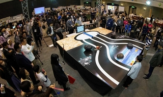 白熱した試合に大勢の観衆が魅了された＝福井県敦賀市