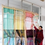 万博展示の「レガシー」兵庫県が西脇へ移設　播州織ショール里帰り公開　9月30日まで