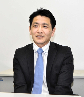 加東市長選に無所属で立候補を表明した小西彦治氏＝加東市内