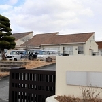 北はりま特別支援学校の分校として活用される旧三草小学校。昨年３月に閉校した＝加東市上三草