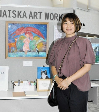 「境界」をテーマに個展を開いたナイスカさん＝小野市うるおい交流館エクラ