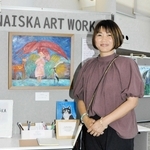 「境界」をテーマに個展を開いたナイスカさん＝小野市うるおい交流館エクラ