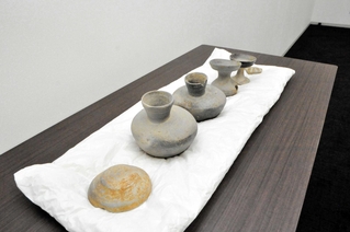 キツネ塚１・２号墳で見つかった須恵器＝小野市役所