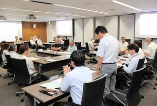 重春小学校と芳田小学校の統合に向けた準備委員会＝西脇市役所