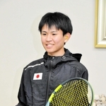 世界デフテニスチーム選手権の日本代表に選ばれた松平秀斗選手＝小野市役所