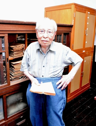 「戦争は嫌やな。命あってこそ」と話す内藤正克さん＝小野市久保木町