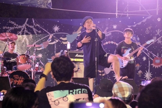 昨年のガガガＳＰの演奏＝日本へそ公園（提供）