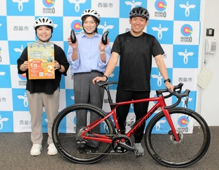 北播磨ローカル体験ライドをＰＲする担当者ら＝西脇市役所