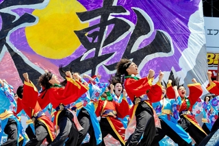 ｍａｔｔｙａｎ＿ｄｅｓｕさんの「魂、踊る」＝８月２３日、小野市、おの恋おどり会場