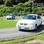 Ｓ字カーブを走行する参加者＝西脇市板波町