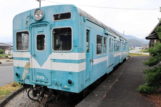 鍛冶屋線記念館の展示車両＝多可町中区鍛冶屋（提供）
